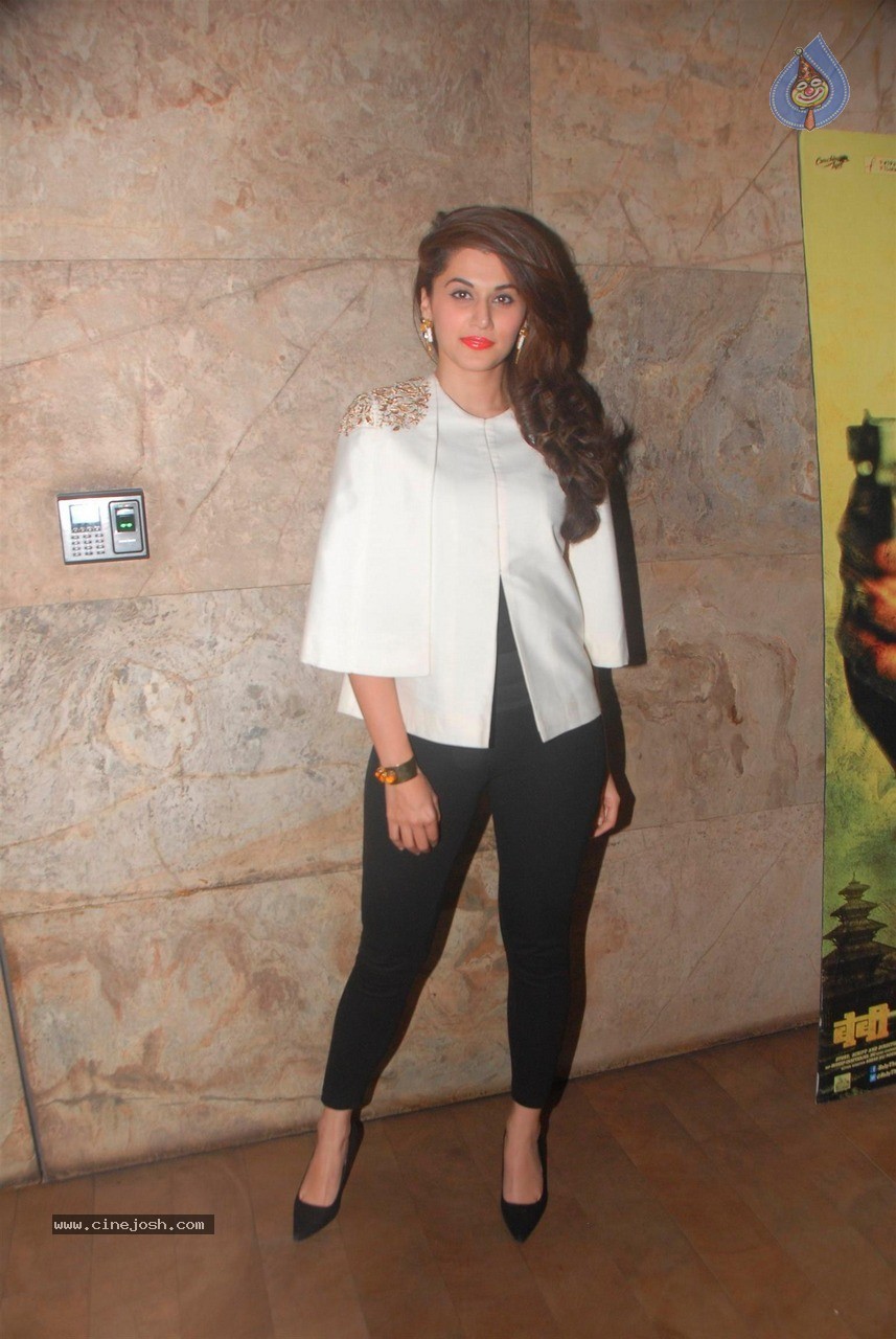 Celebs at Baby Special Show - 11 / 25 photos