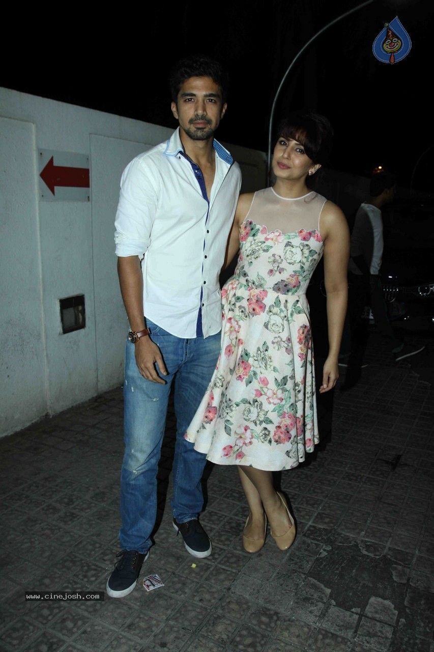 Celebs at Badlapur Special Show - 40 / 79 photos