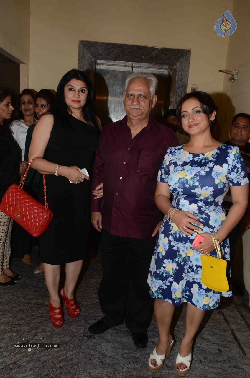 Celebs at Badlapur Special Show - 59 / 79 photos