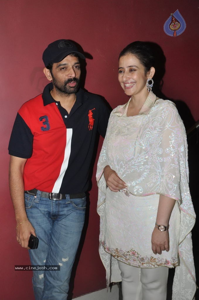 Celebs at Bhoot 3D Premiere Show - 1 / 56 photos