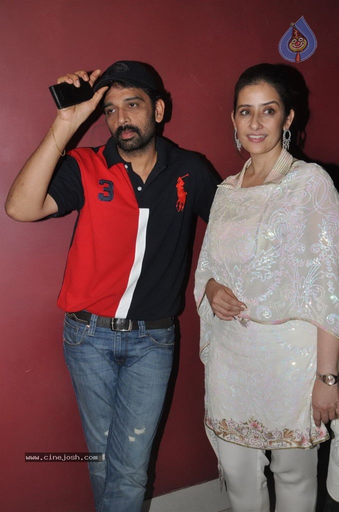 Celebs at Bhoot 3D Premiere Show - 2 / 56 photos