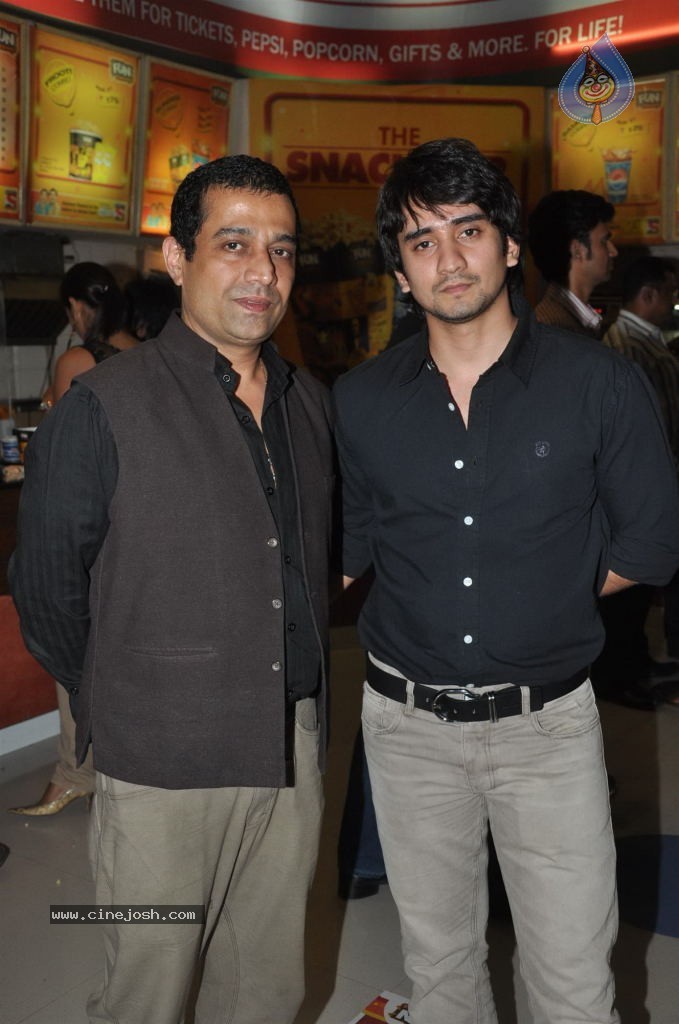 Celebs at Bhoot 3D Premiere Show - 20 / 56 photos