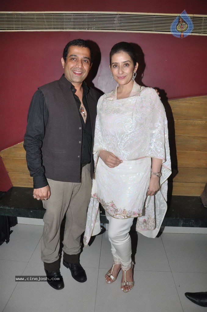 Celebs at Bhoot 3D Premiere Show - 28 / 56 photos