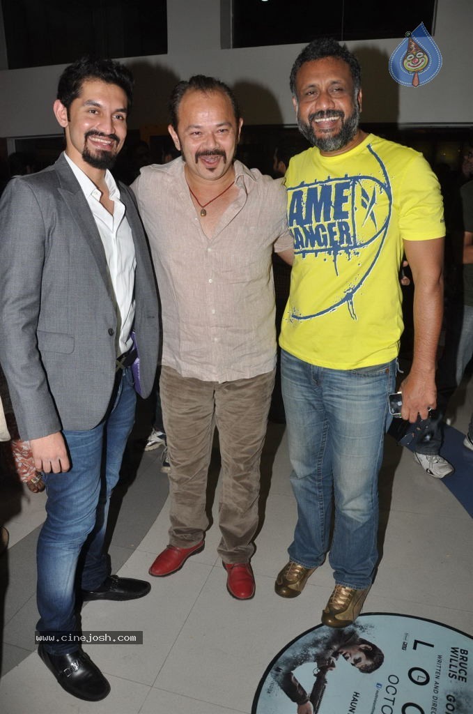 Celebs at Bhoot 3D Premiere Show - 30 / 56 photos