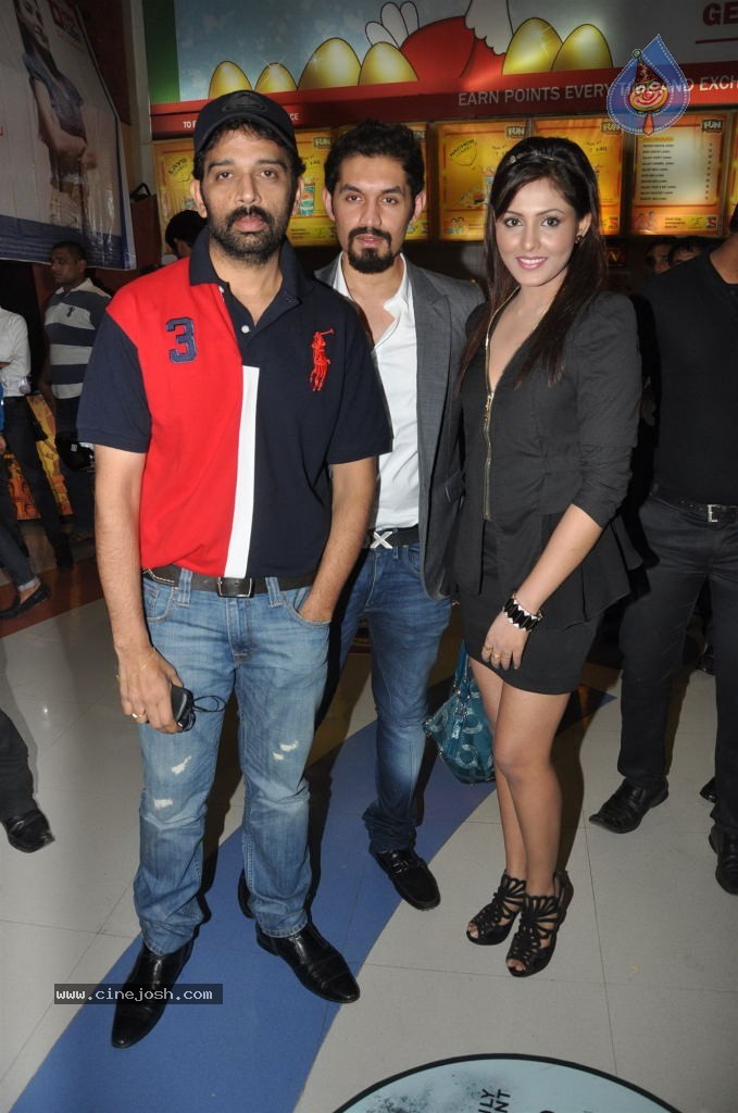 Celebs at Bhoot 3D Premiere Show - 32 / 56 photos