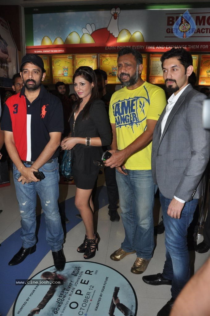 Celebs at Bhoot 3D Premiere Show - 39 / 56 photos