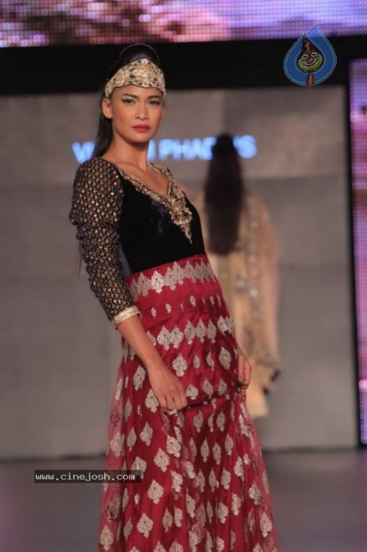 Celebs at Blenders Pride Fashion Tour Show - 7 / 42 photos