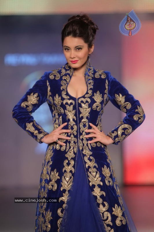 Celebs at Blenders Pride Fashion Tour Show - 17 / 42 photos
