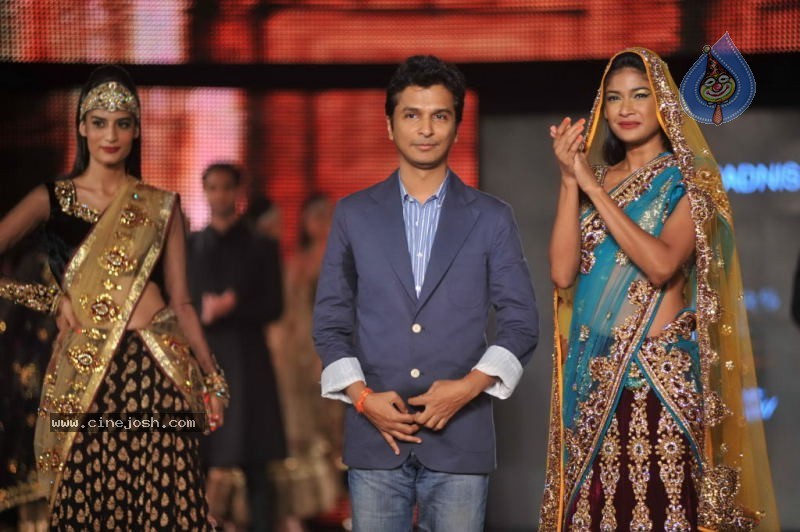 Celebs at Blenders Pride Fashion Tour Show - 31 / 42 photos