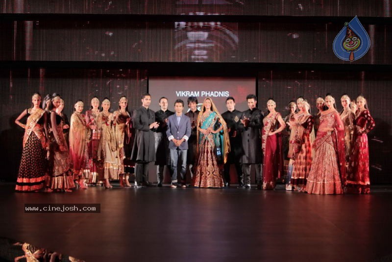 Celebs at Blenders Pride Fashion Tour Show - 39 / 42 photos