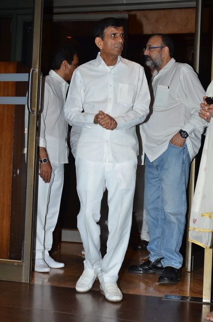 Bolly Celebs at Bobby Chawla Condolence Meet - 35 / 185 photos