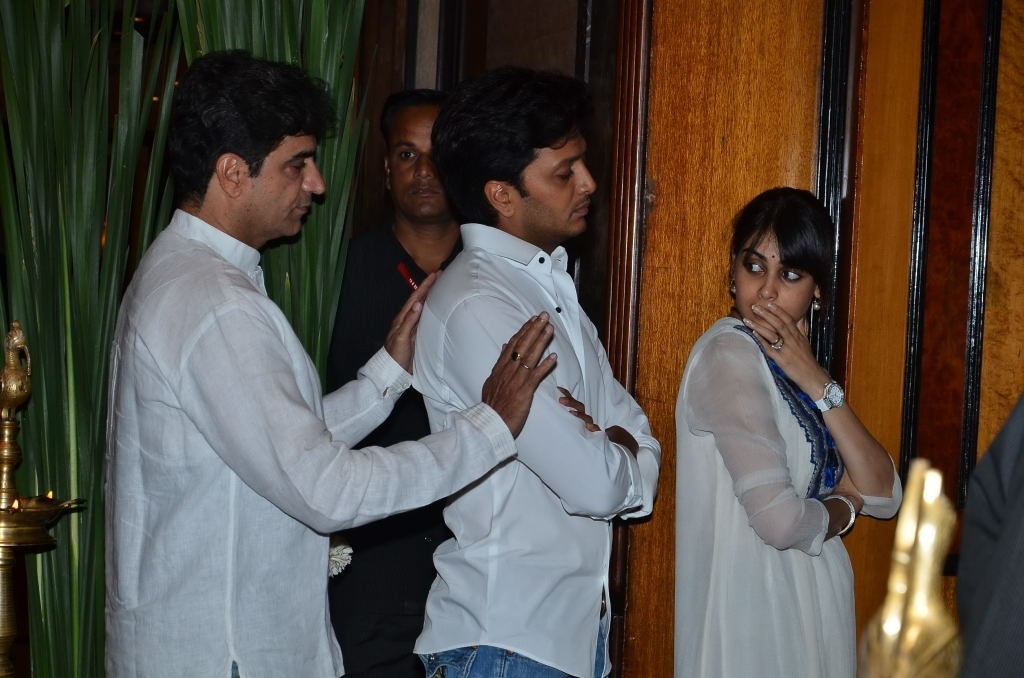 Bolly Celebs at Bobby Chawla Condolence Meet - 72 / 185 photos