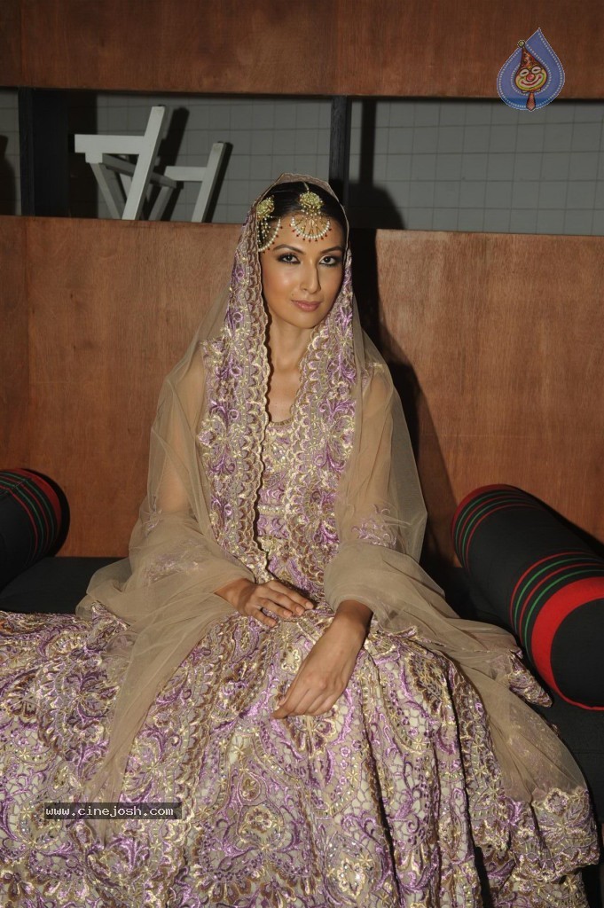 Celebs at BP Fashion Tour 2013 - 32 / 32 photos