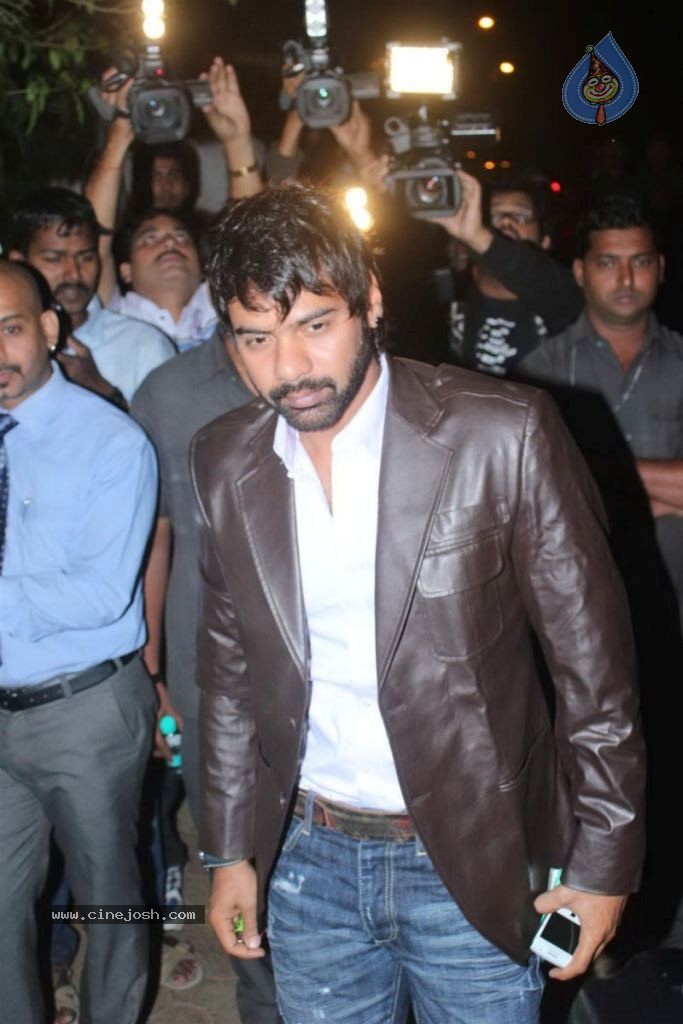 Celebs at Bunty Walia Wedding Reception - 73 / 85 photos