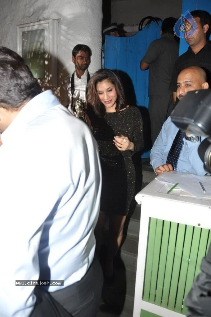 Celebs at Bunty Walia Wedding Reception - 77 / 85 photos