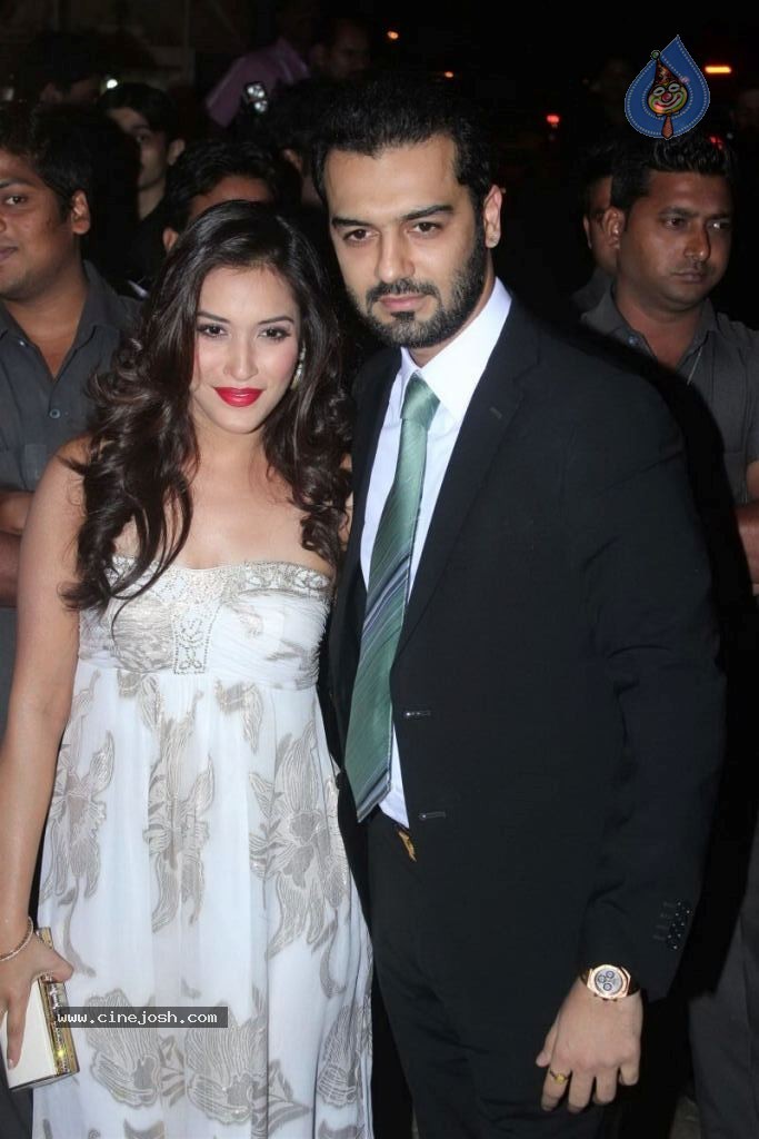 Celebs at Bunty Walia Wedding Reception - 84 / 85 photos
