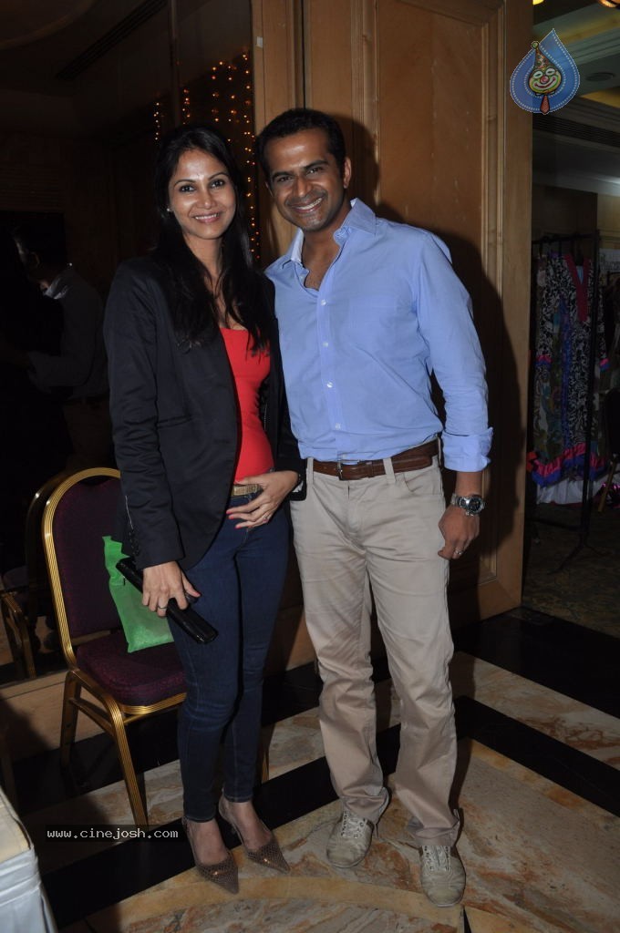 Celebs at Canvas Shopping Bazaar - 15 / 36 photos