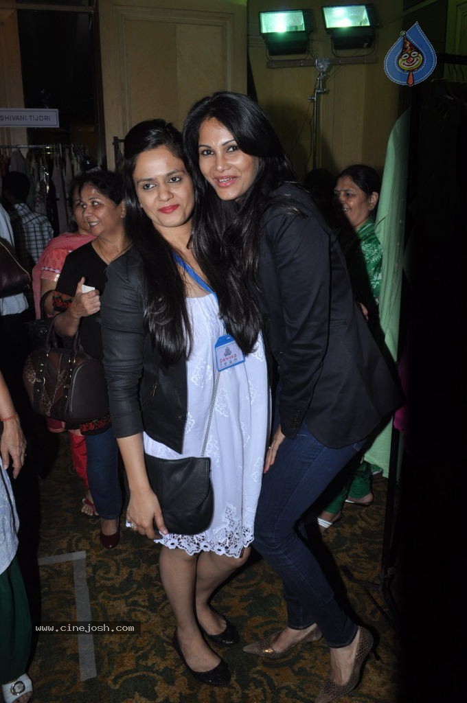 Celebs at Canvas Shopping Bazaar - 22 / 36 photos