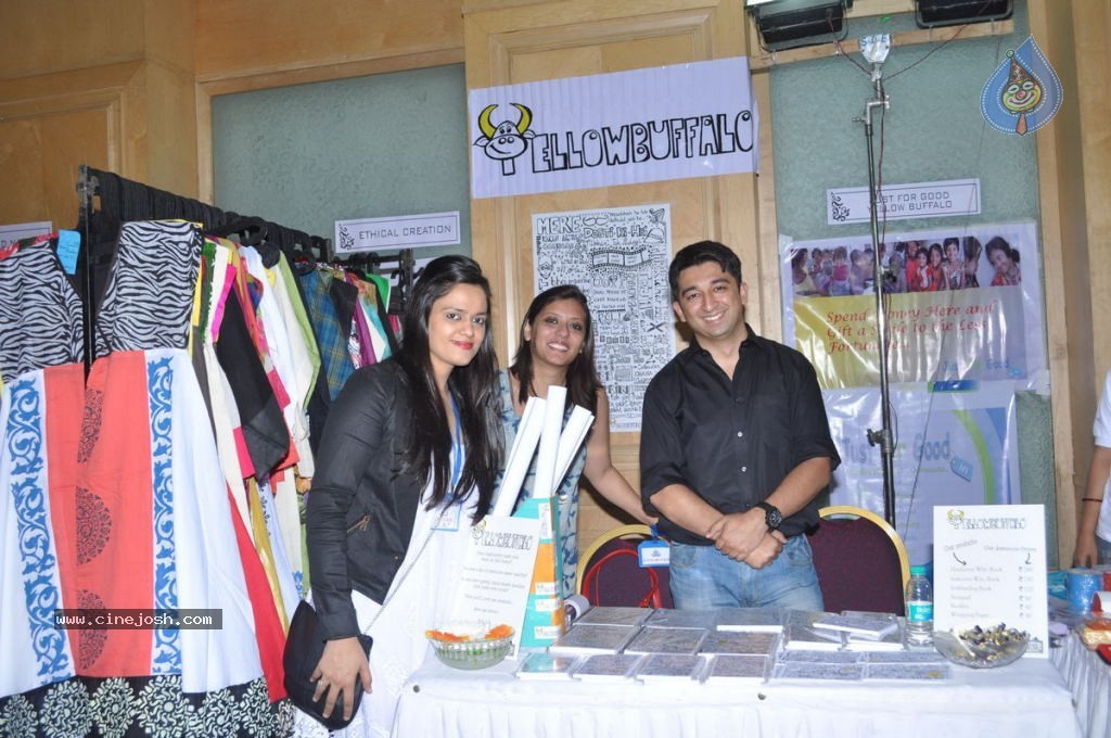 Celebs at Canvas Shopping Bazaar - 23 / 36 photos