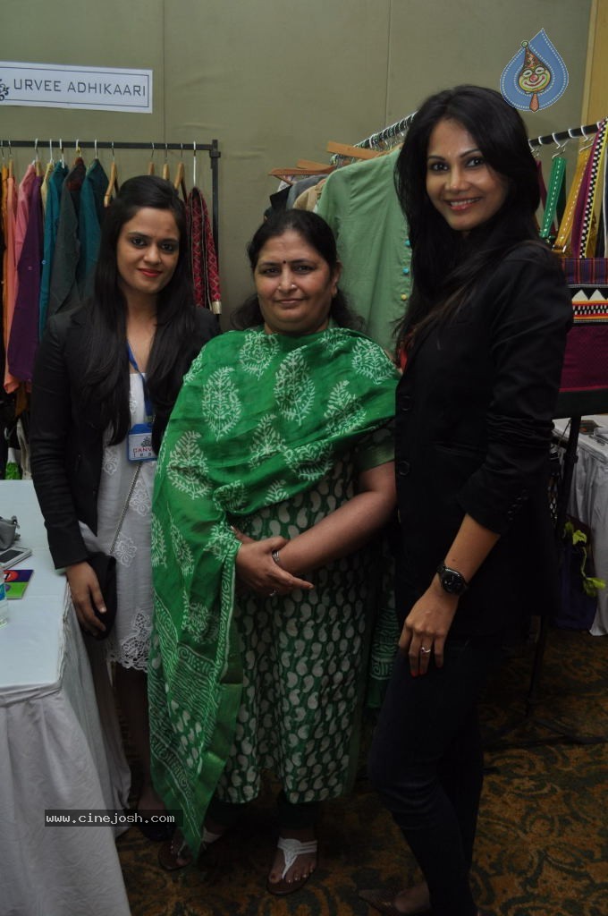 Celebs at Canvas Shopping Bazaar - 25 / 36 photos