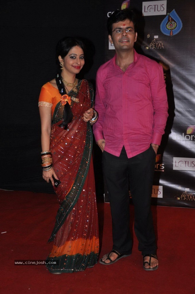 Celebs at Colors Golden Petal Awards 2012 - 2 / 86 photos