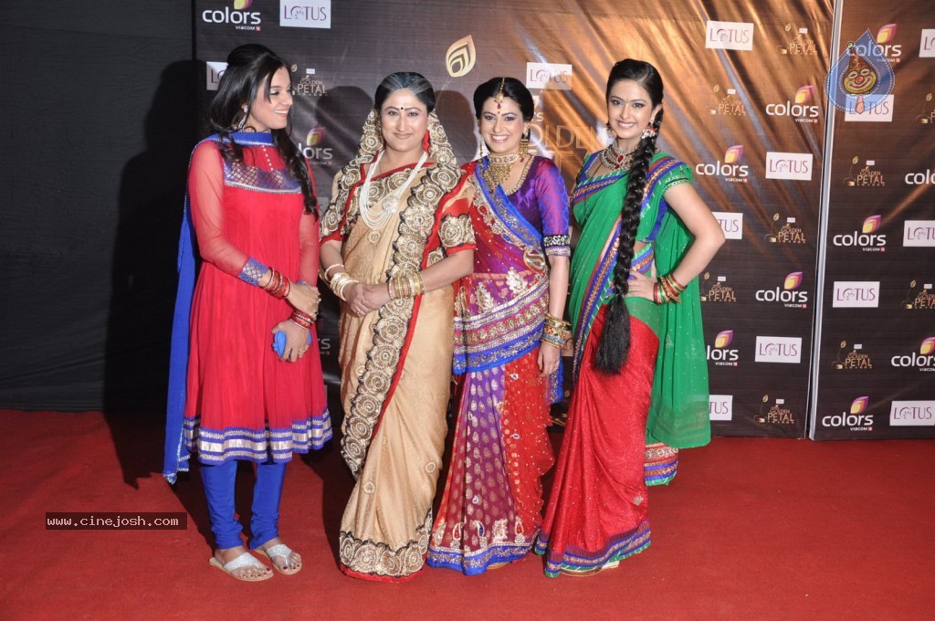 Celebs at Colors Golden Petal Awards 2012 - 30 / 86 photos