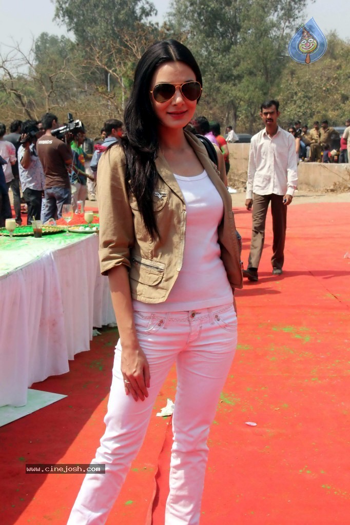 Celebs at Colors Holi Party - 23 / 36 photos