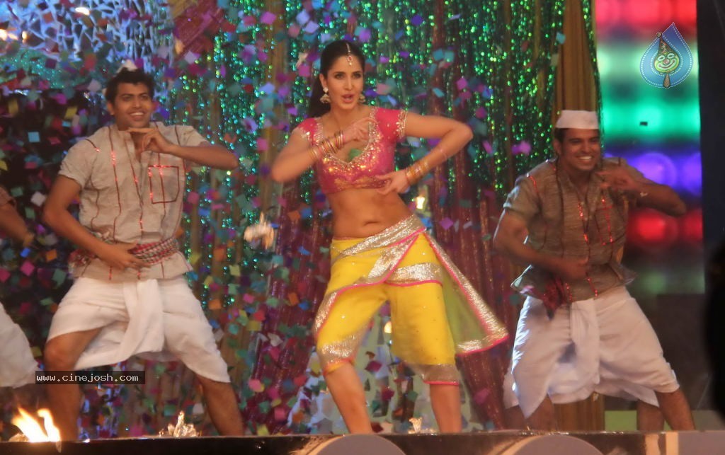 Celebs at Colors Screen Awards 2012 - 11 / 241 photos