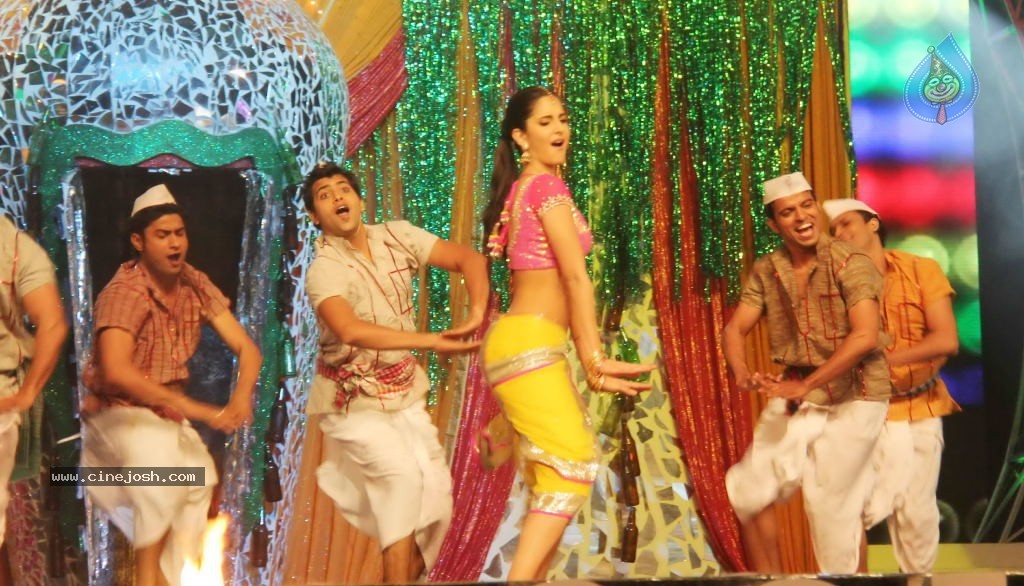 Celebs at Colors Screen Awards 2012 - 70 / 241 photos