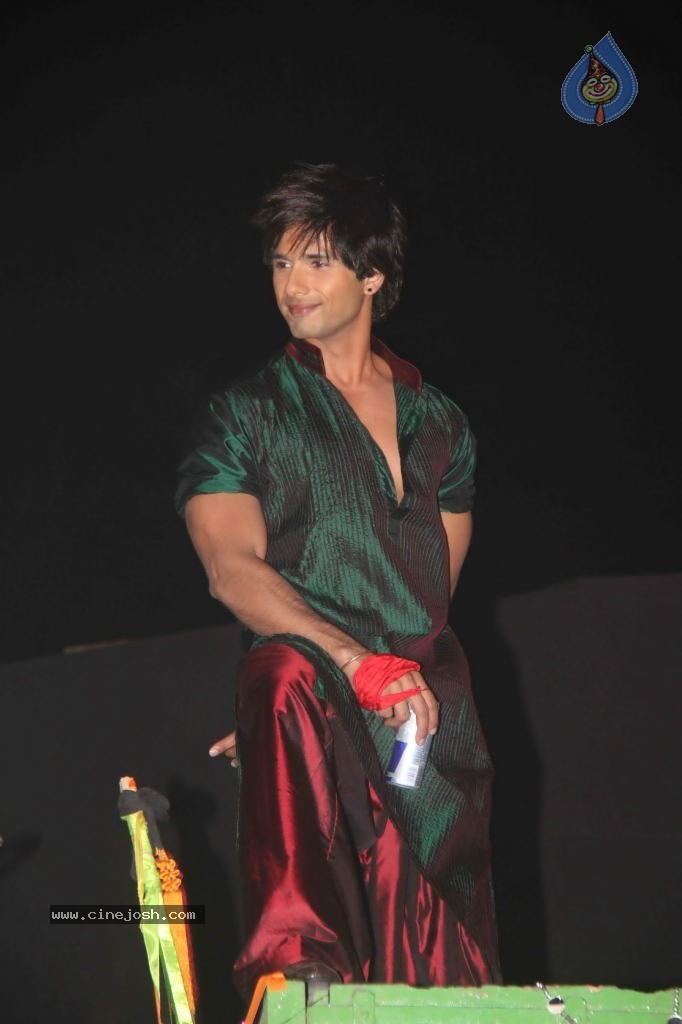 Celebs at Colors Screen Awards 2012 - 126 / 241 photos