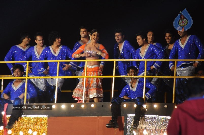 Celebs at Colors Screen Awards 2012 - 222 / 241 photos