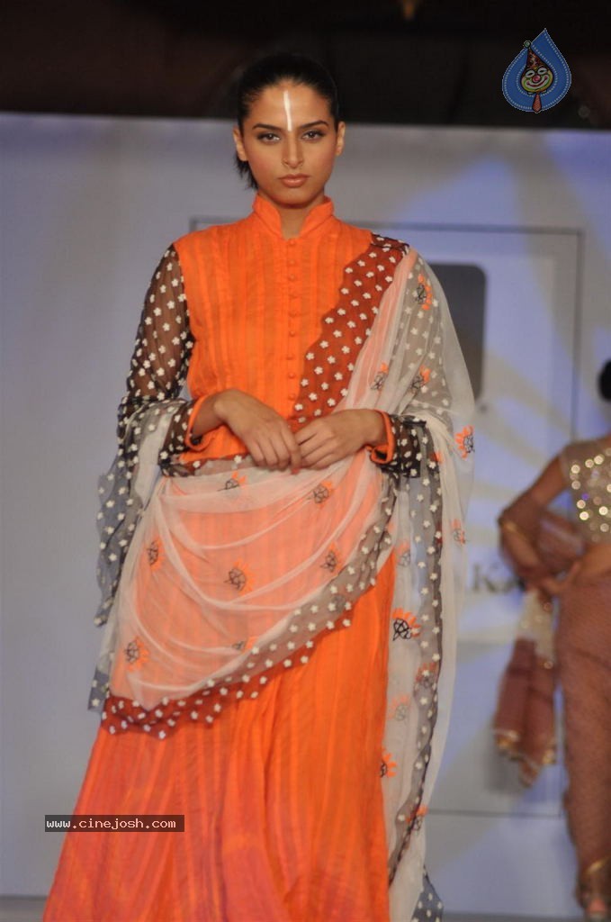 Celebs at Cottonscape Fashion Show - 50 / 76 photos