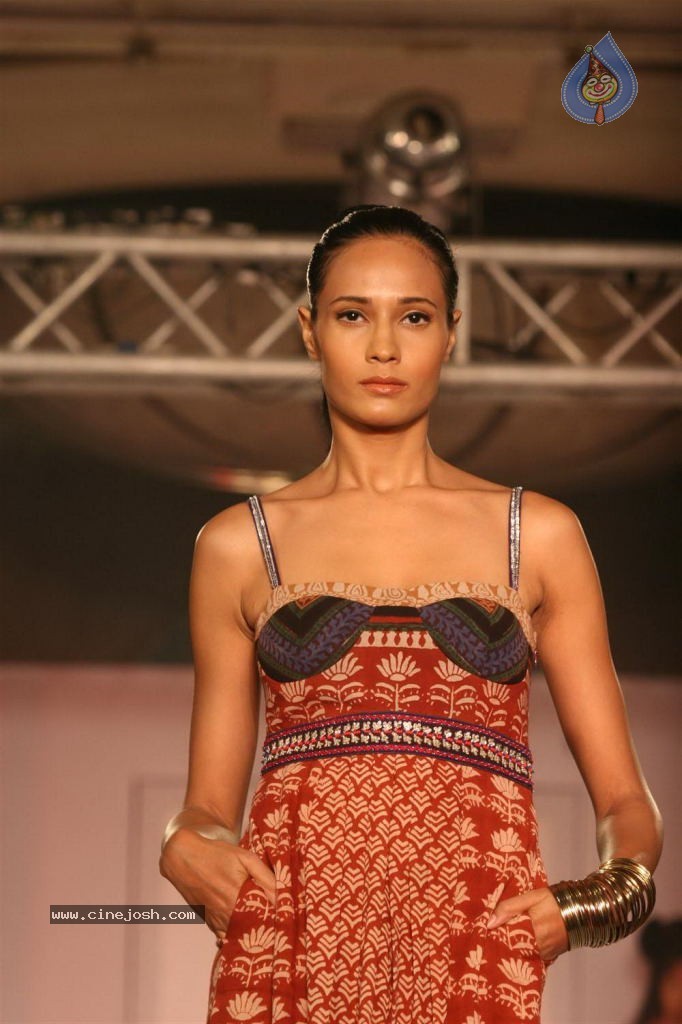 Celebs at Cottonscape Fashion Show - 54 / 76 photos