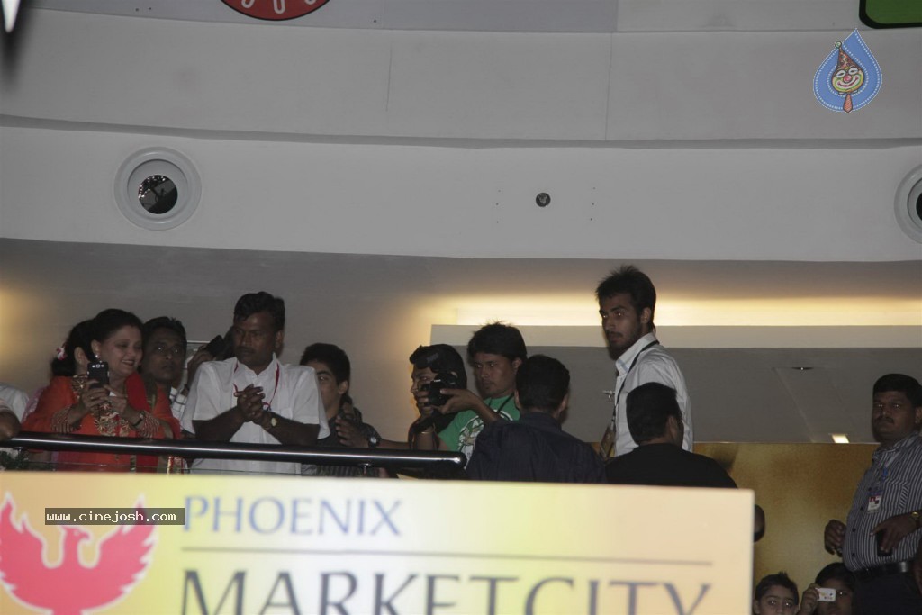 Celebs at Dabangg 2 Premiere Show - 43 / 82 photos