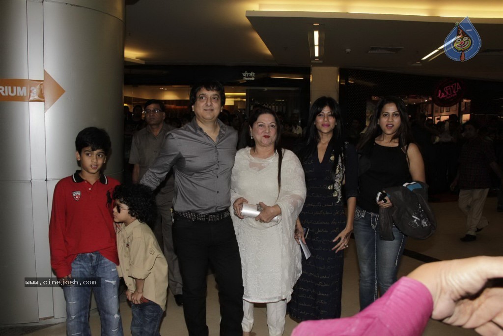 Celebs at Dabangg 2 Premiere Show - 71 / 82 photos