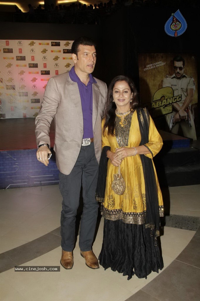 Celebs at Dabangg 2 Premiere Show - 82 / 82 photos