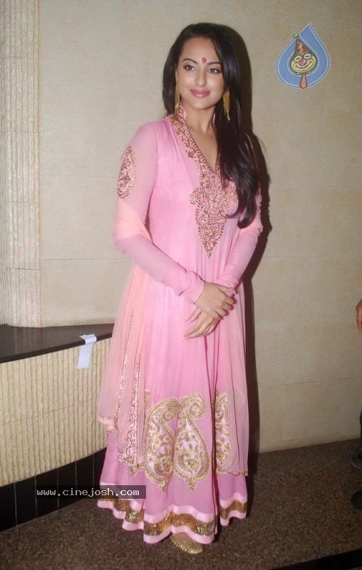 Celebs at Dadasaheb Phalke Academy Awards - 31 / 126 photos