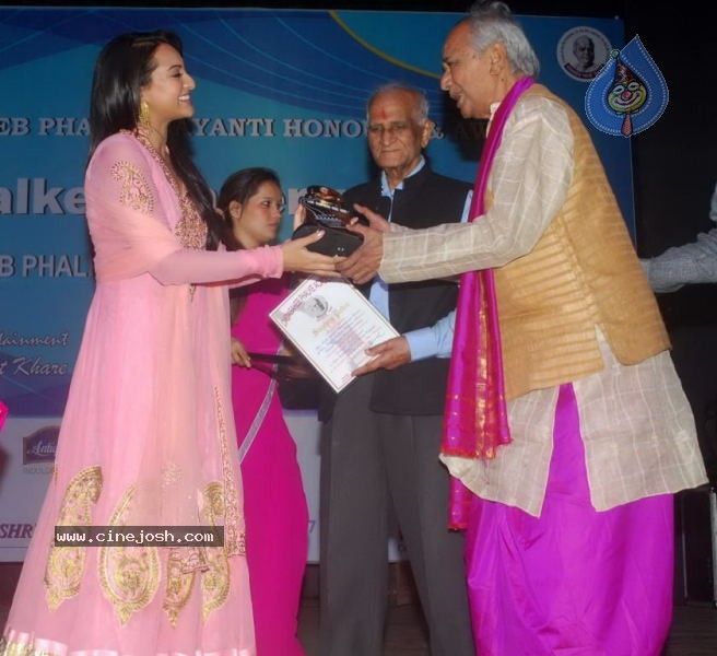 Celebs at Dadasaheb Phalke Academy Awards - 81 / 126 photos