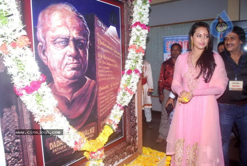 Celebs at Dadasaheb Phalke Academy Awards - 105 / 126 photos