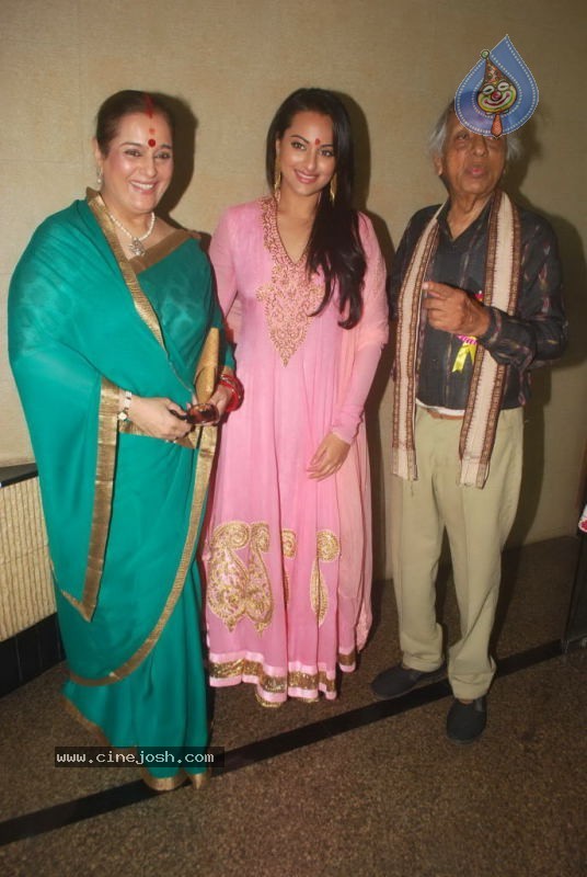 Celebs at Dadasaheb Phalke Academy Awards - 107 / 126 photos