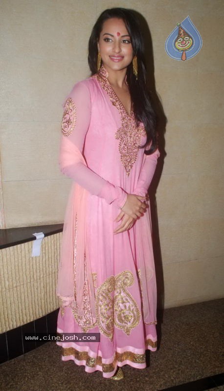 Celebs at Dadasaheb Phalke Academy Awards - 125 / 126 photos