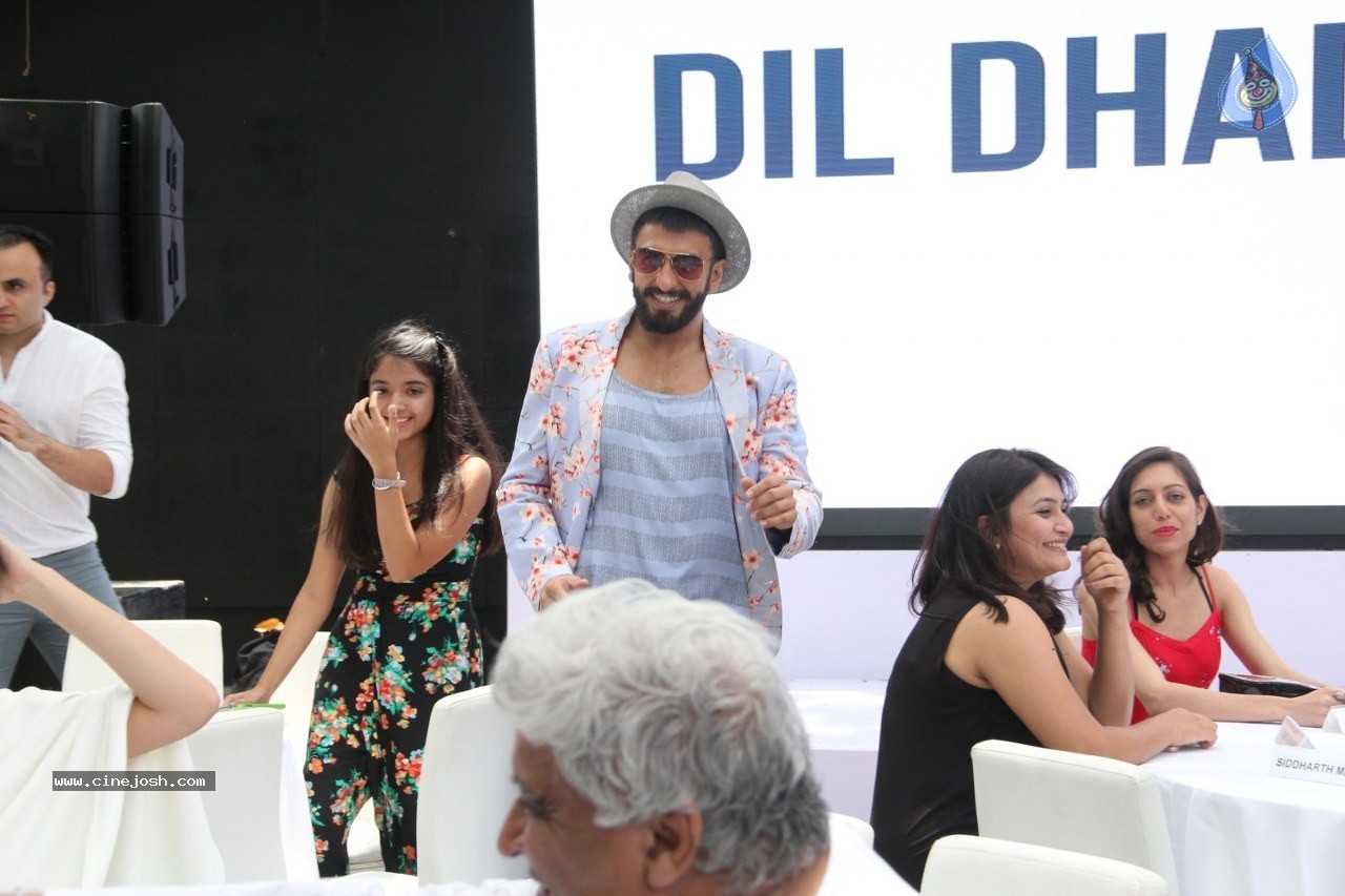 Celebs at Dil Dhadakne Do Film Music Launch - 22 / 160 photos