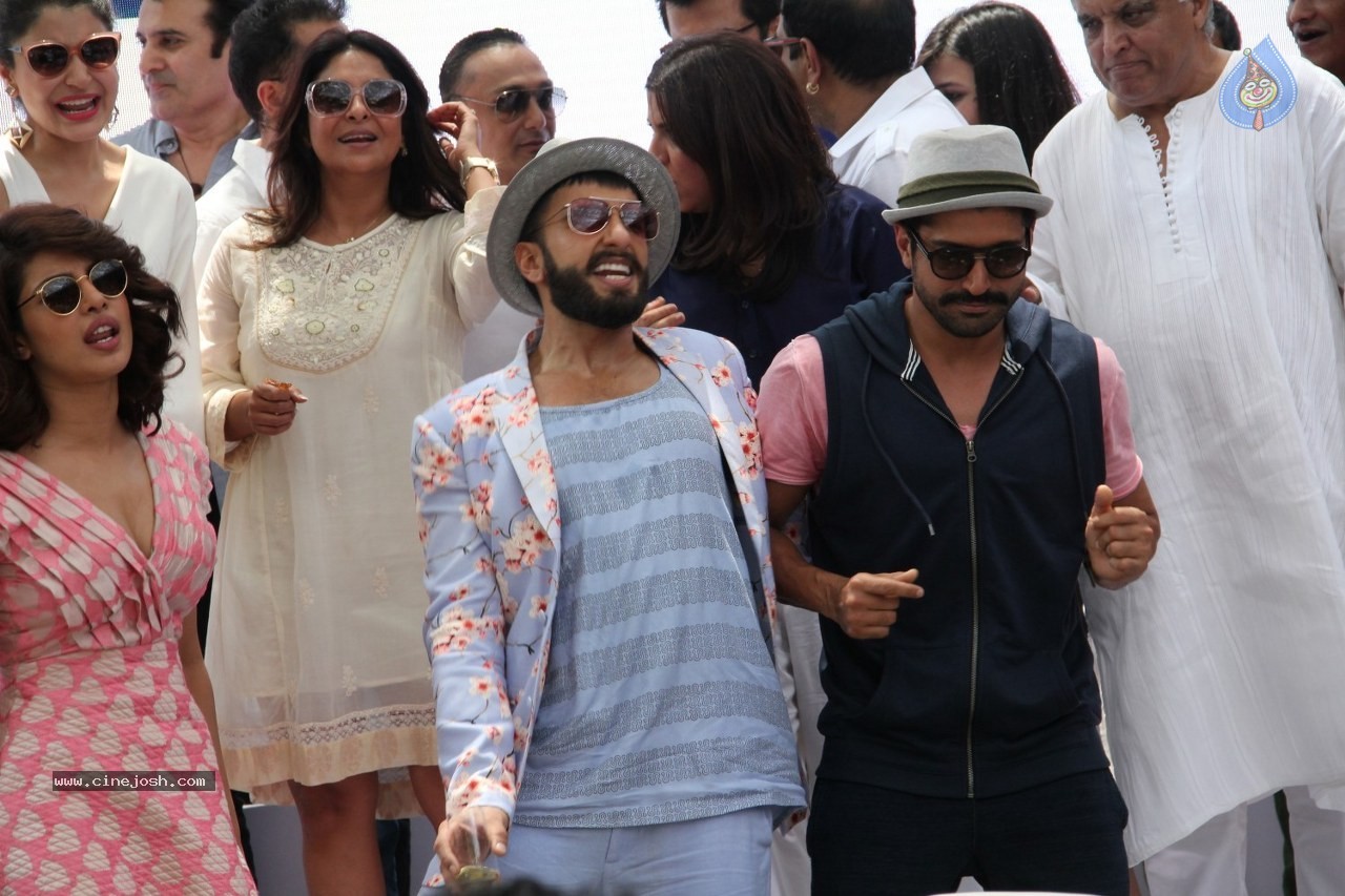 Celebs at Dil Dhadakne Do Film Music Launch - 23 / 160 photos