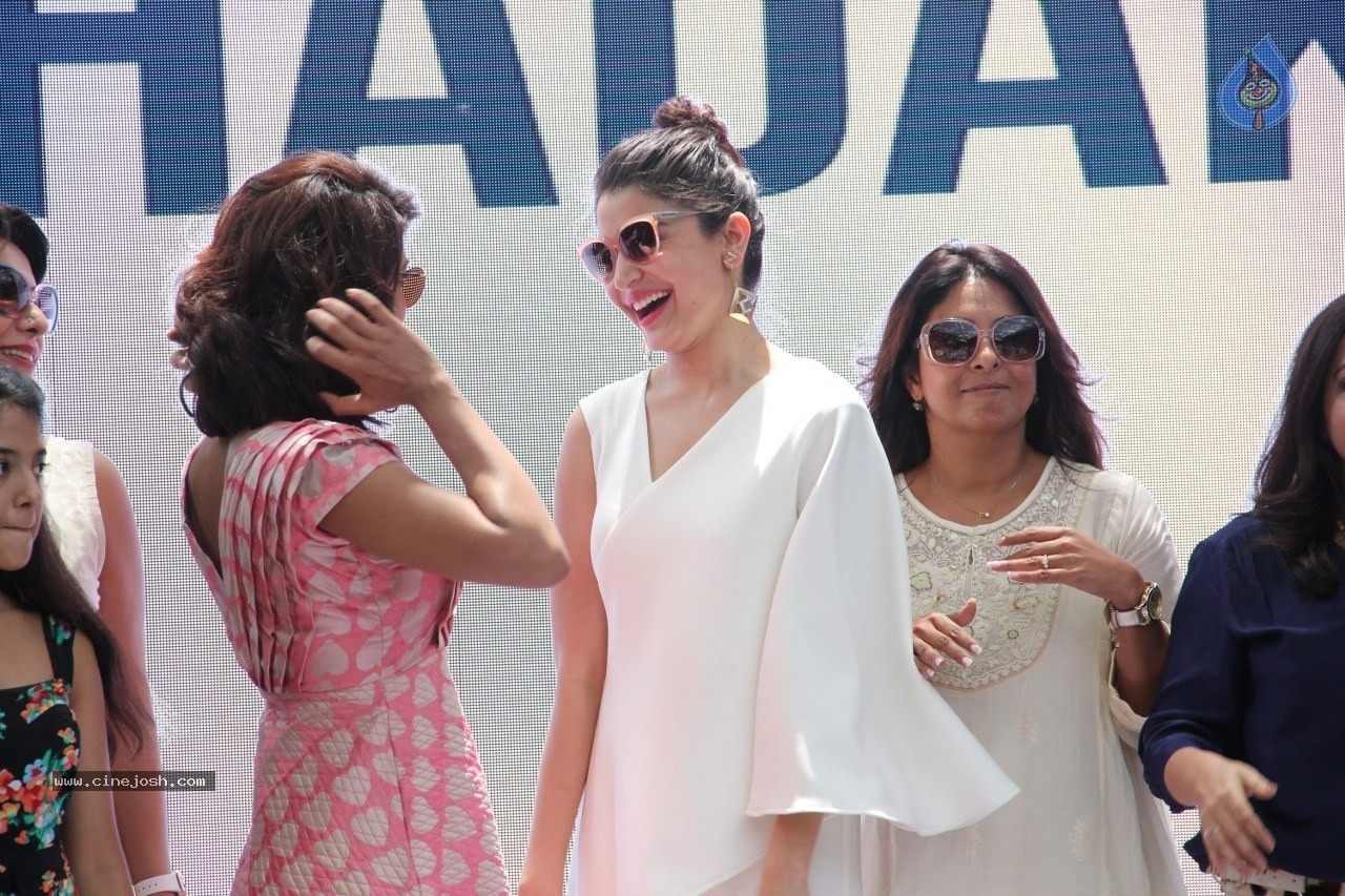 Celebs at Dil Dhadakne Do Film Music Launch - 34 / 160 photos