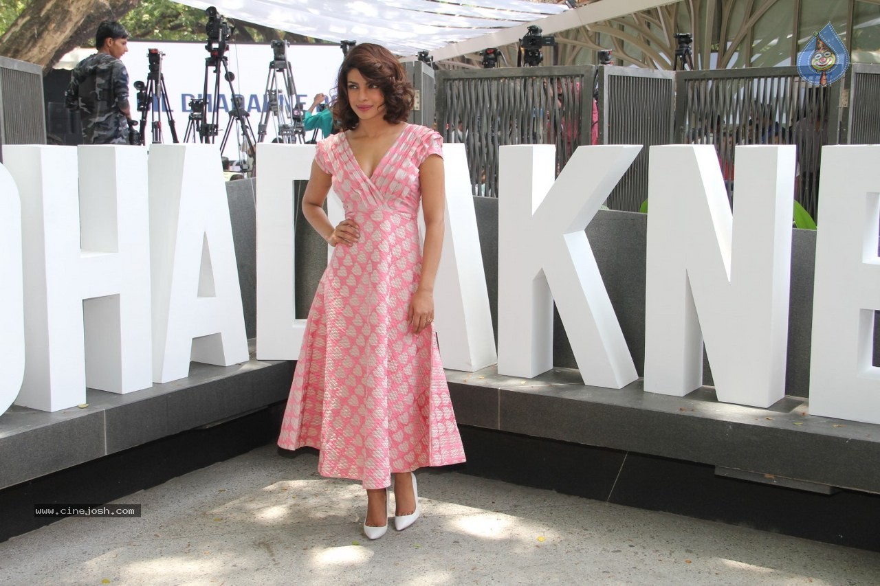 Celebs at Dil Dhadakne Do Film Music Launch - 82 / 160 photos