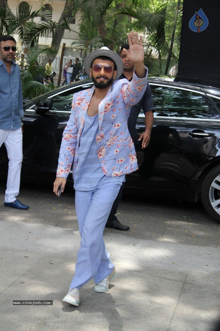 Celebs at Dil Dhadakne Do Film Music Launch - 123 / 160 photos