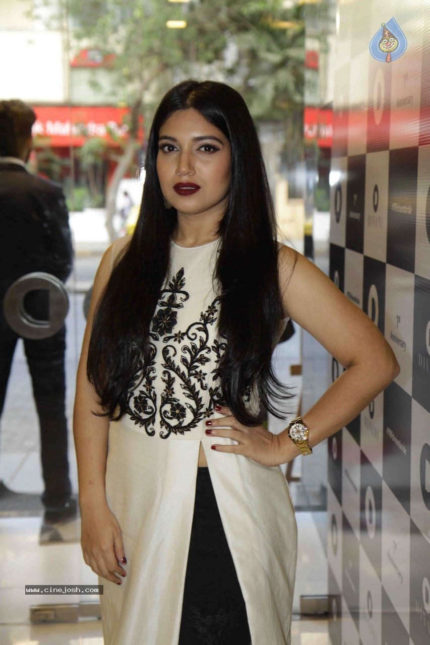 Celebs at Divani 1st Anniversary - 11 / 42 photos