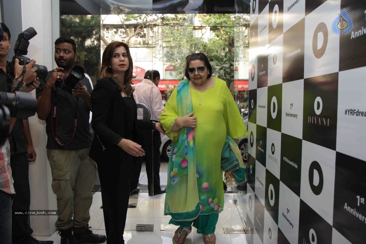 Celebs at Divani 1st Anniversary - 14 / 42 photos