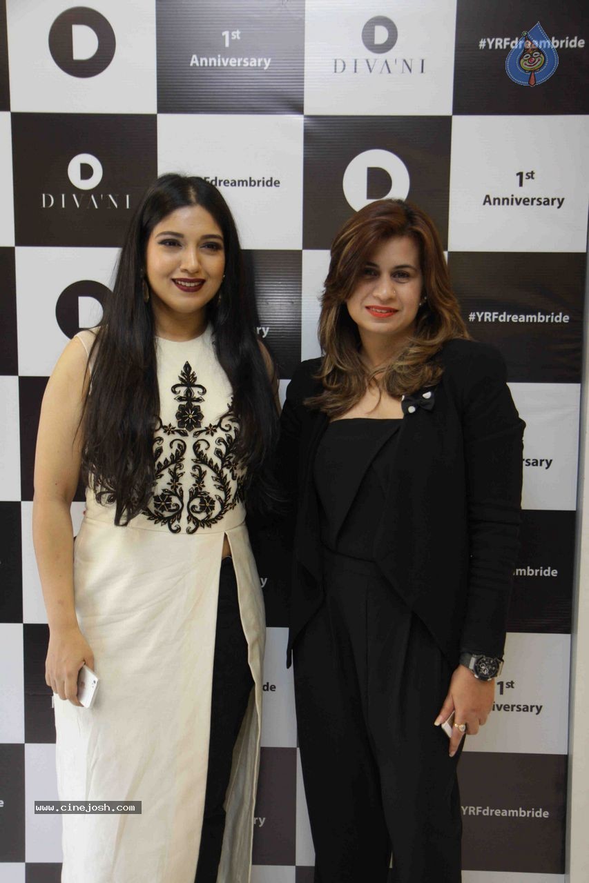 Celebs at Divani 1st Anniversary - 22 / 42 photos