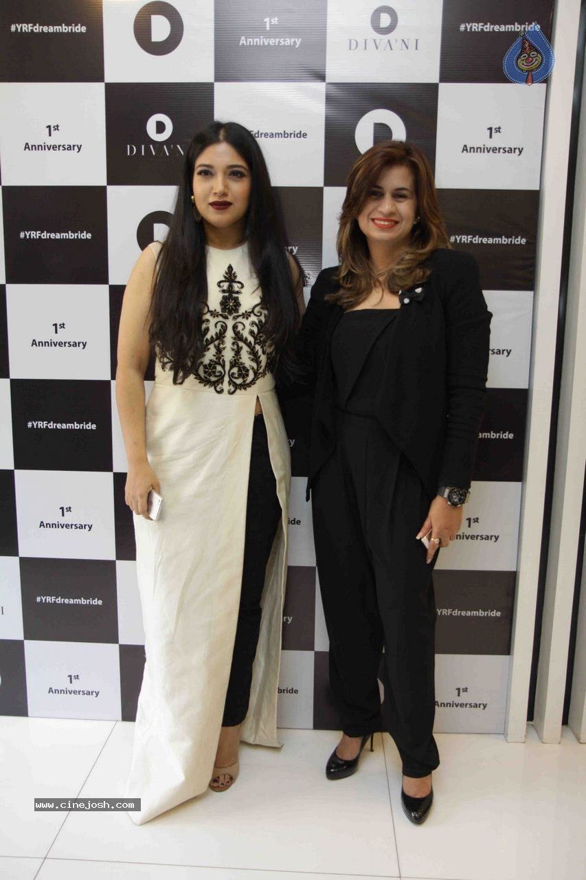 Celebs at Divani 1st Anniversary - 24 / 42 photos